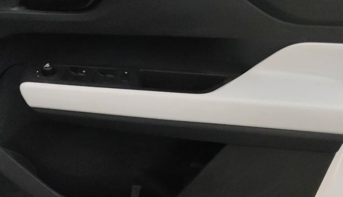 2025 Tata PUNCH Accomplished Plus (S) iCNG, CNG, Manual, 1,574 km, Driver Side Door Panels Control