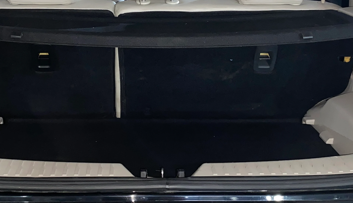 2023 Mahindra XUV300 W8 (O) 1.2 PETROL, Petrol, Manual, 27,501 km, Boot Inside