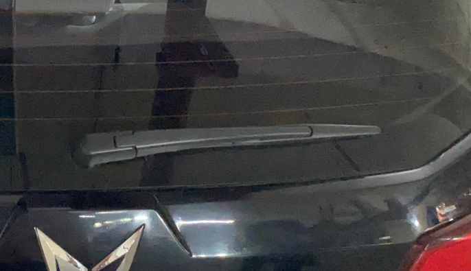 2023 Mahindra XUV300 W8 (O) 1.2 PETROL, Petrol, Manual, 27,501 km, Rear Wiper