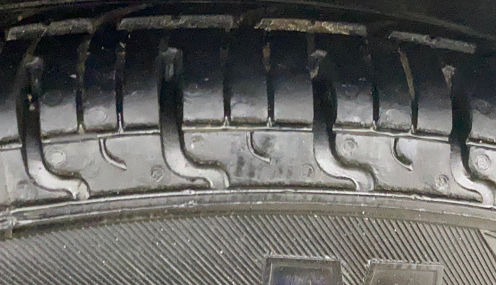 2015 Hyundai i10 SPORTZ 1.1, Petrol, Manual, 31,738 km, Right Front Tyre Tread