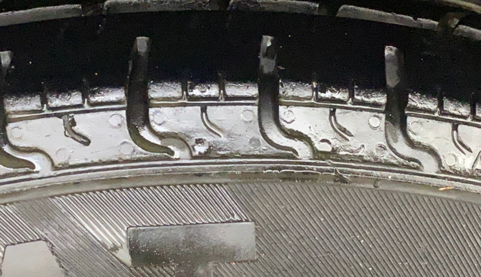 2015 Hyundai i10 SPORTZ 1.1, Petrol, Manual, 31,738 km, Left Rear Tyre Tread