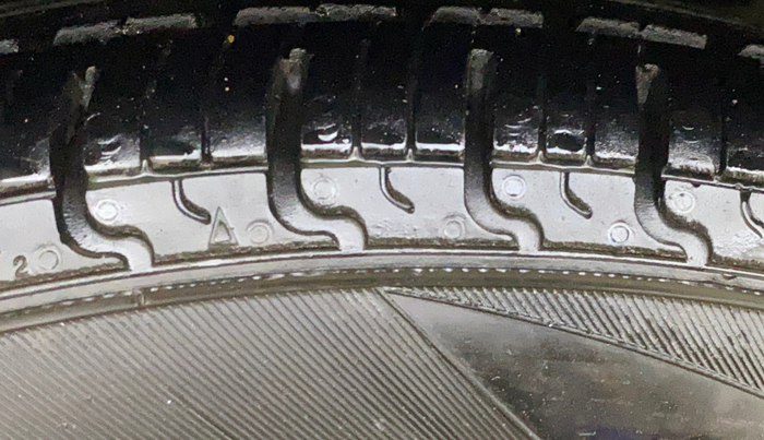 2015 Hyundai i10 SPORTZ 1.1, Petrol, Manual, 31,738 km, Left Front Tyre Tread