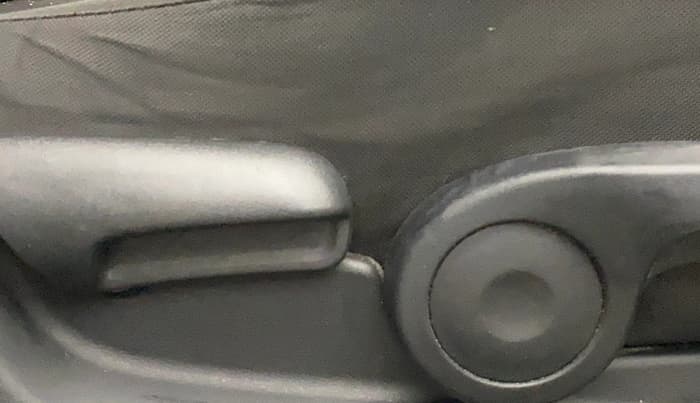 2018 Maruti S Cross ZETA 1.3, Diesel, Manual, 48,125 km, Driver Side Adjustment Panel