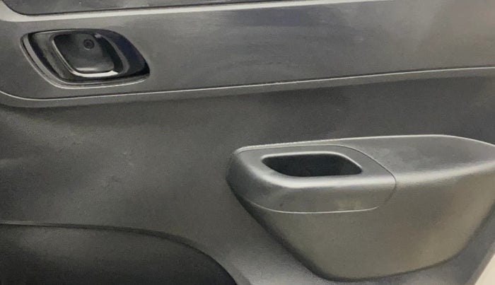 2016 Renault Kwid RXT 1.0 AMT, Petrol, Automatic, 74,586 km, Driver Side Door Panels Control