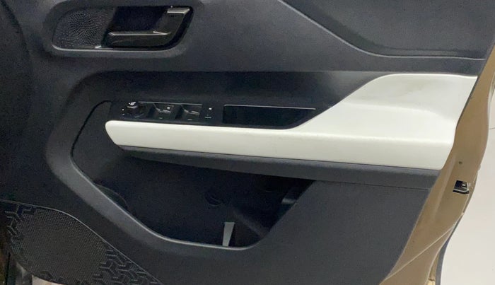 2022 Tata PUNCH ACCOMPLISHED MT, Petrol, Manual, 30,465 km, Driver Side Door Panels Control