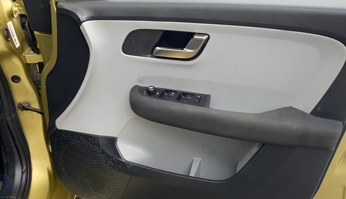 2020 Tata ALTROZ XZ PETROL, Petrol, Manual, 86,809 km, Driver Side Door Panels Control