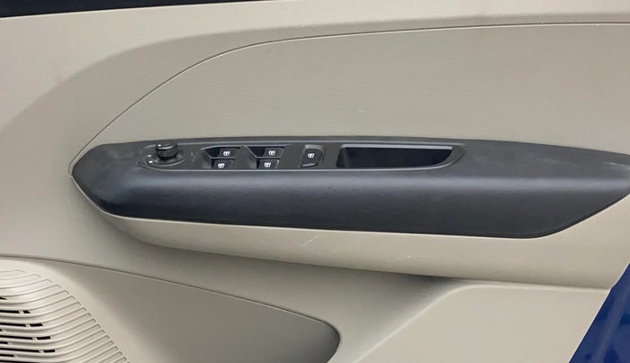 2020 Renault TRIBER RXT AMT, Petrol, Automatic, 31,686 km, Driver Side Door Panels Control