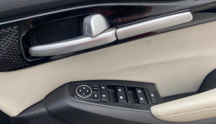 2023 KIA SELTOS HTX 1.5 DIESEL IMT, Diesel, Manual, 70,119 km, Driver Side Door Panels Control