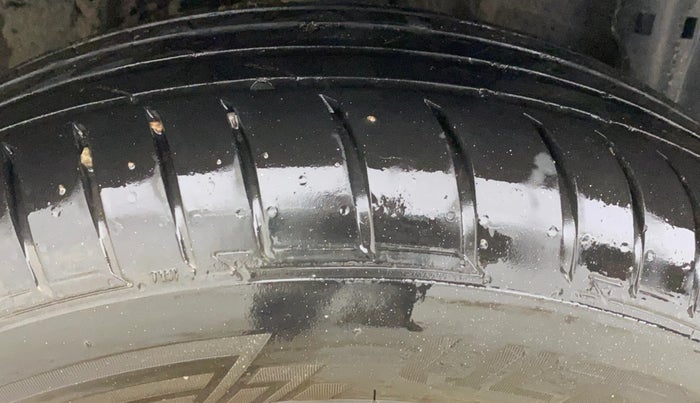 2020 Renault TRIBER RXZ AMT, CNG, Automatic, 89,715 km, Right Rear Tyre Tread