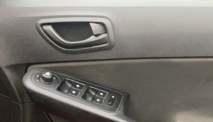 2016 Tata Zest XMS PETROL, Petrol, Manual, 82,099 km, Driver Side Door Panels Control
