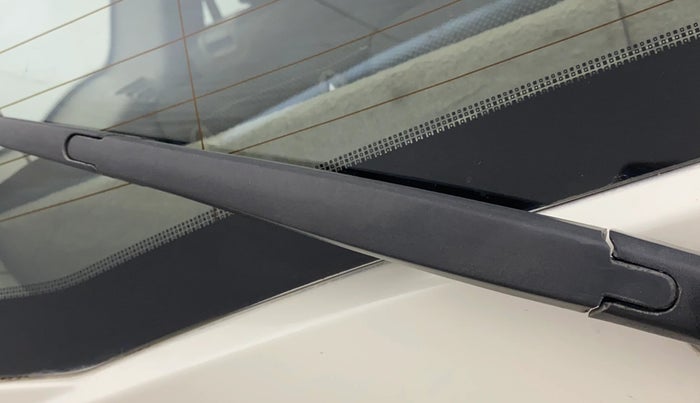 2016 Mahindra XUV500 W4, Diesel, Manual, 1,26,731 km, Rear Wiper