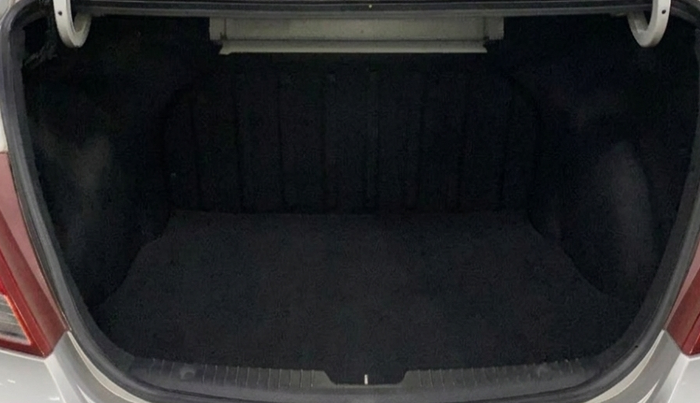 2015 Hyundai Verna FLUIDIC 4S 1.6 VTVT S(O), Petrol, Manual, 77,566 km, Boot Inside