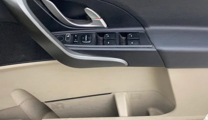 2016 Mahindra XUV500 W6, Diesel, Manual, 53,978 km, Driver Side Door Panels Control