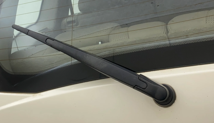 2016 Mahindra XUV500 W10, Diesel, Manual, 1,05,526 km, Rear Wiper