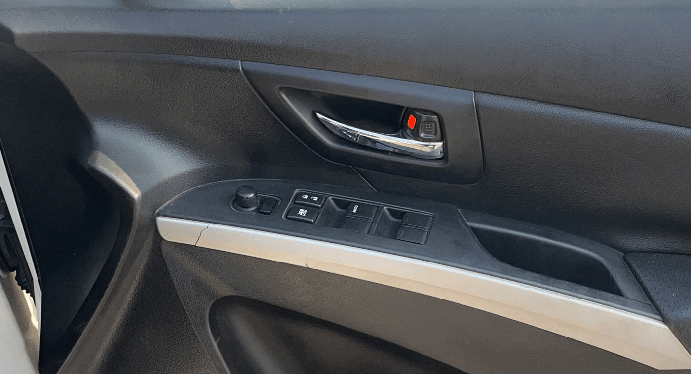 2015 Maruti S Cross ALPHA 1.6, Diesel, Manual, 1,46,616 km, Driver Side Door Panels Control