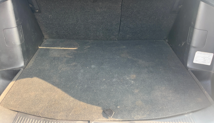 2015 Maruti S Cross ALPHA 1.6, Diesel, Manual, 1,46,543 km, Boot Inside