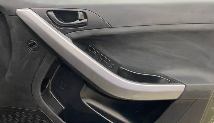 2023 Tata NEXON XMA PLUS SUNROOF PETROL, Petrol, Automatic, 40,242 km, Driver Side Door Panels Control