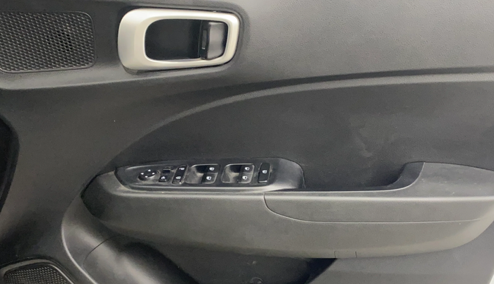 2021 Hyundai VENUE SX 1.5 (O) EXECUTIVE CRDI, Diesel, Manual, 82,303 km, Driver Side Door Panels Control