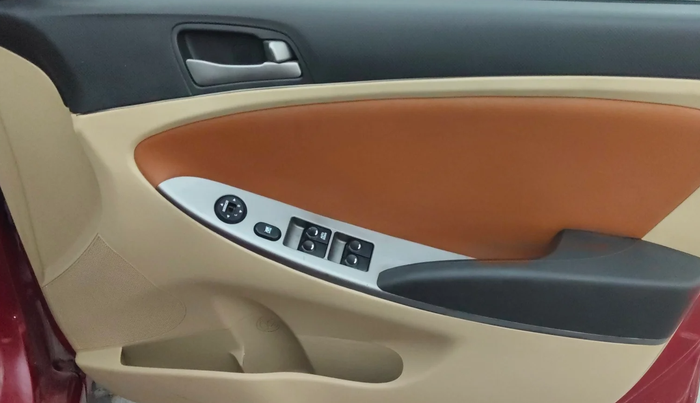 2016 Hyundai Verna 1.4 VTVT, CNG, Manual, 1,07,607 km, Driver Side Door Panels Control