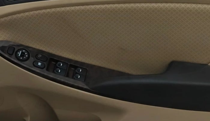 2013 Hyundai Verna FLUIDIC 1.6 CRDI SX OPT, Diesel, Manual, 86,285 km, Driver Side Door Panels Control