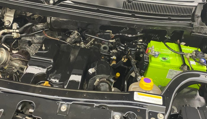 2018 Mahindra TUV300 T10, Diesel, Manual, 80,124 km, Engine View - Left