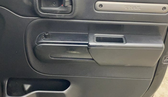 2021 Mahindra Thar LX D AT 4WD HT, Diesel, Automatic, 1,03,391 km, Driver Side Door Panels Control