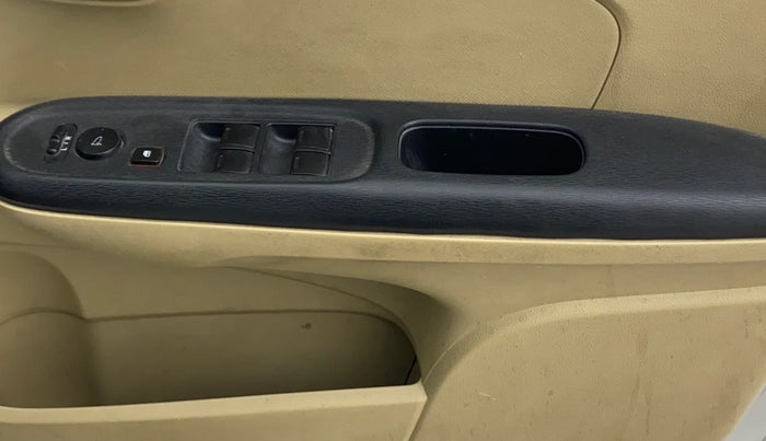 2014 Honda Amaze 1.5L I-DTEC S, Diesel, Manual, 1,07,778 km, Driver Side Door Panels Control