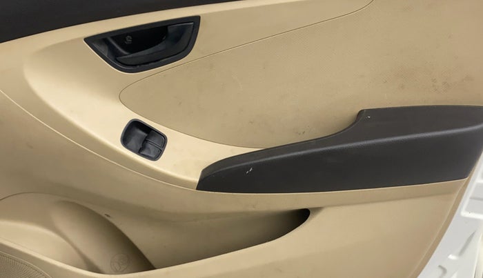 2013 Hyundai Eon ERA +, Petrol, Manual, 72,522 km, Driver Side Door Panels Control