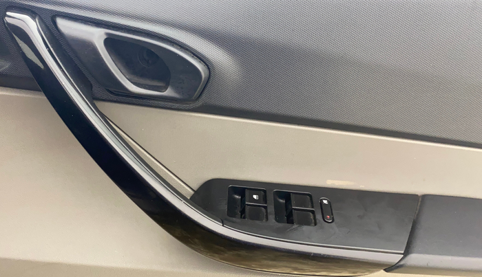 2018 Tata Tiago XT PETROL, Petrol, Manual, 90,040 km, Driver Side Door Panels Control