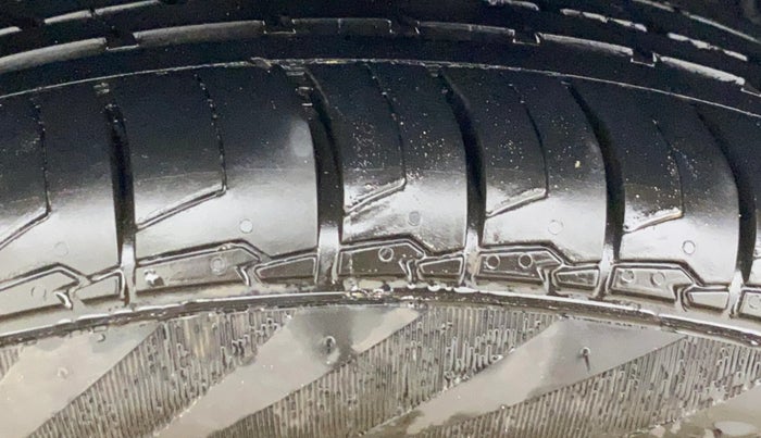 2020 Tata ALTROZ XZ PETROL, CNG, Manual, 80,571 km, Right Rear Tyre Tread