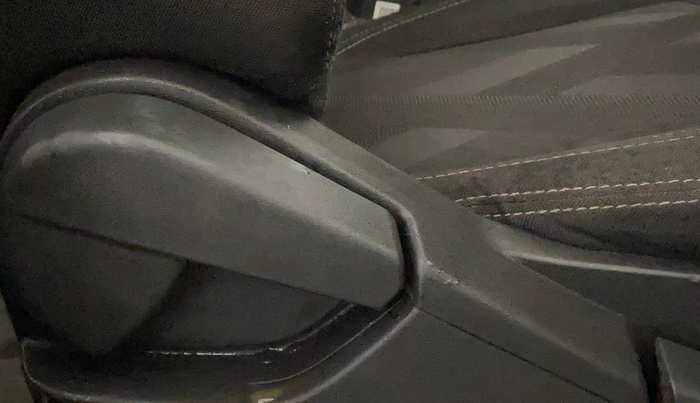 2022 Renault Kiger RXT MT, CNG, Manual, 53,678 km, Driver Side Adjustment Panel