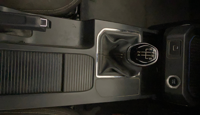 2022 Renault Kiger RXT MT, CNG, Manual, 53,678 km, Gear Lever