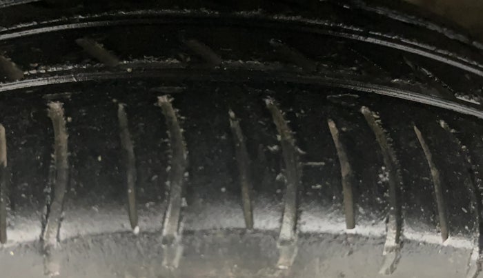 2017 Honda Amaze 1.2L I-VTEC S, Petrol, Manual, 20,570 km, Left Front Tyre Tread