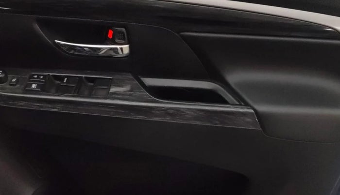 2019 Maruti XL6 ALPHA AT, Petrol, Automatic, 1,36,526 km, Driver Side Door Panels Control