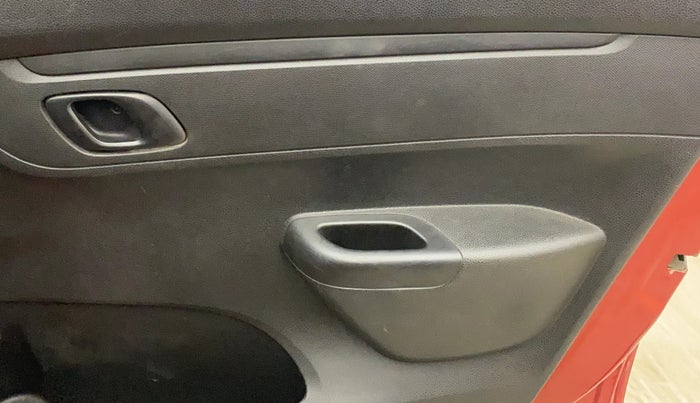 2017 Renault Kwid RXT 1.0, Petrol, Manual, 76,844 km, Driver Side Door Panels Control