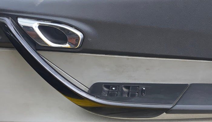 2020 Tata Tiago XZ PLUS PETROL, Petrol, Manual, 95,116 km, Driver Side Door Panels Control