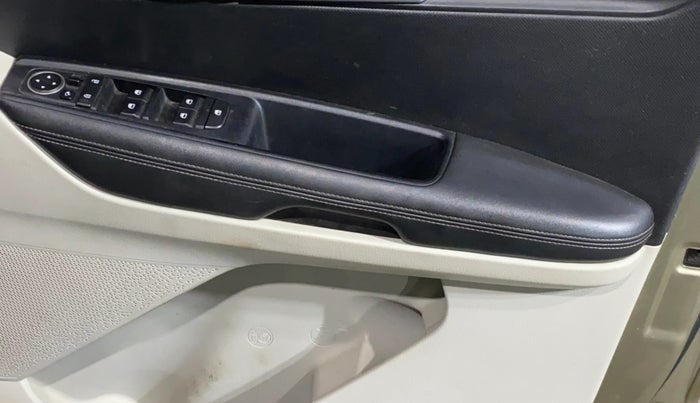 2020 KIA SONET HTX 1.5, Diesel, Manual, 67,995 km, Driver Side Door Panels Control