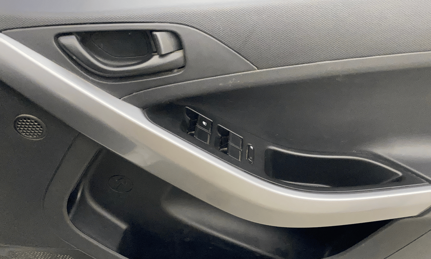 2022 Tata NEXON XM DIESEL, Diesel, Manual, 73,242 km, Driver Side Door Panels Control