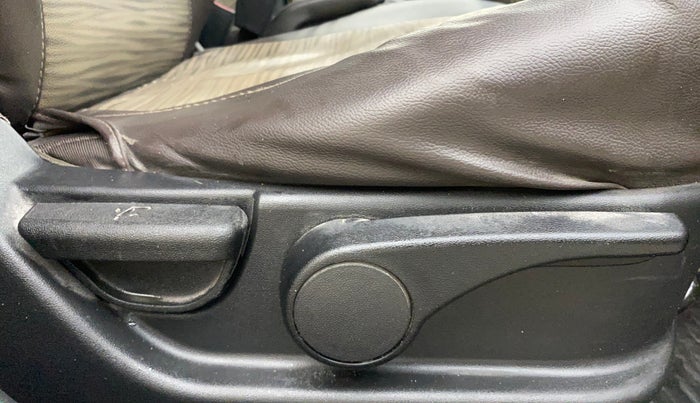 2014 Hyundai Elite i20 ASTA 1.2, Petrol, Manual, 66,959 km, Driver Side Adjustment Panel