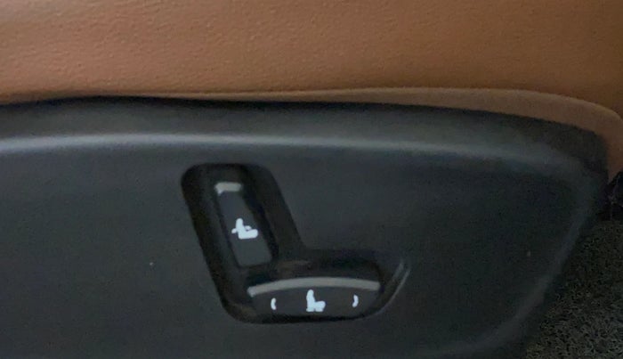 2022 MG HECTOR PLUS SHARP 1.5 PETROL TURBO CVT 6-STR, Petrol, Automatic, 18,482 km, Driver Side Adjustment Panel