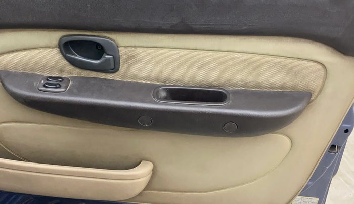 2013 Hyundai Santro Xing GLS, Petrol, Manual, 64,426 km, Driver Side Door Panels Control