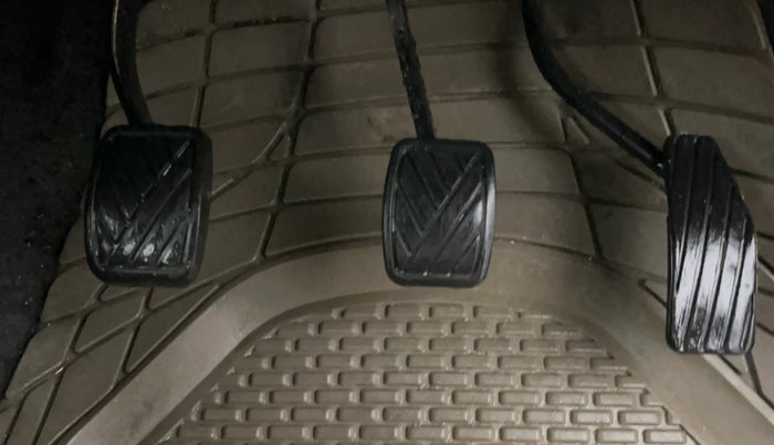 2018 Maruti Wagon R 1.0 LXI CNG, CNG, Manual, 1,07,334 km, Pedals