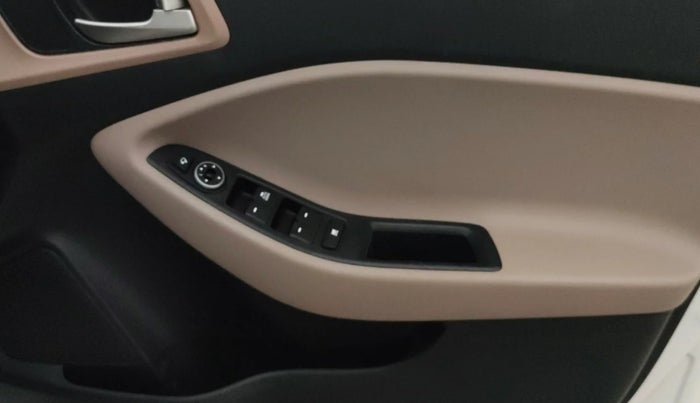 2020 Hyundai Elite i20 SPORTZ PLUS 1.2, Petrol, Manual, 77,387 km, Driver Side Door Panels Control