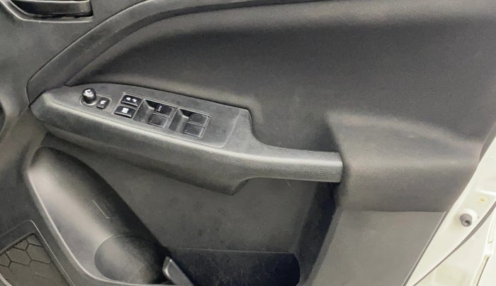 2024 Maruti BREZZA VXI, Petrol, Manual, 46,755 km, Driver Side Door Panels Control