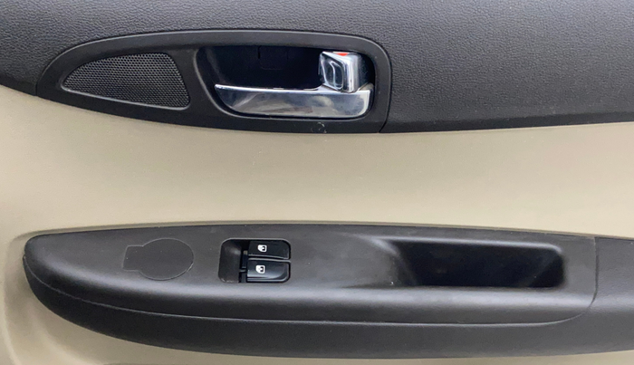 2013 Hyundai i20 ERA 1.2, Petrol, Manual, 38,164 km, Driver Side Door Panels Control