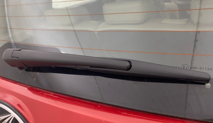 2020 Mahindra XUV300 W8 (O) 1.5 DIESEL, Diesel, Manual, 1,10,988 km, Rear Wiper