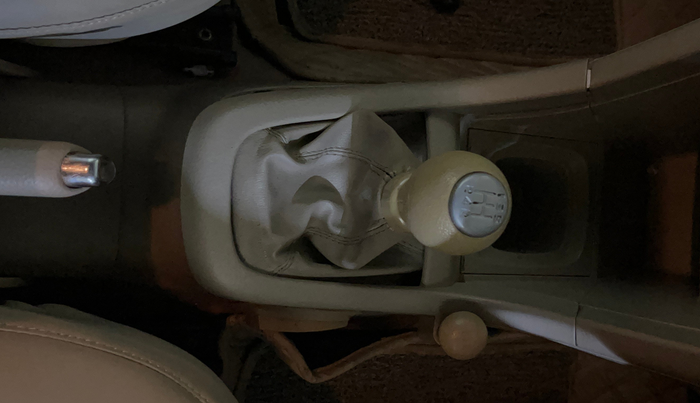 2017 Maruti Swift Dzire VXI, CNG, Manual, 61,263 km, Gear Lever