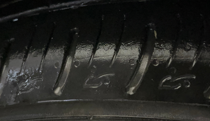 2020 Mahindra XUV300 W4 1.5 DIESEL, Diesel, Manual, 75,621 km, Left Front Tyre Tread