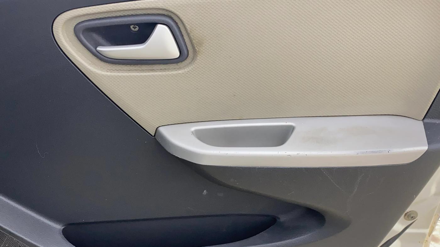 2015 Maruti Alto K10 VXI, CNG, Manual, 78,574 km, Driver Side Door Panels Control