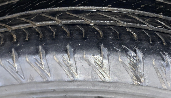 2021 Tata Safari XZA PLUS, Diesel, Automatic, 37,329 km, Right Front Tyre Tread